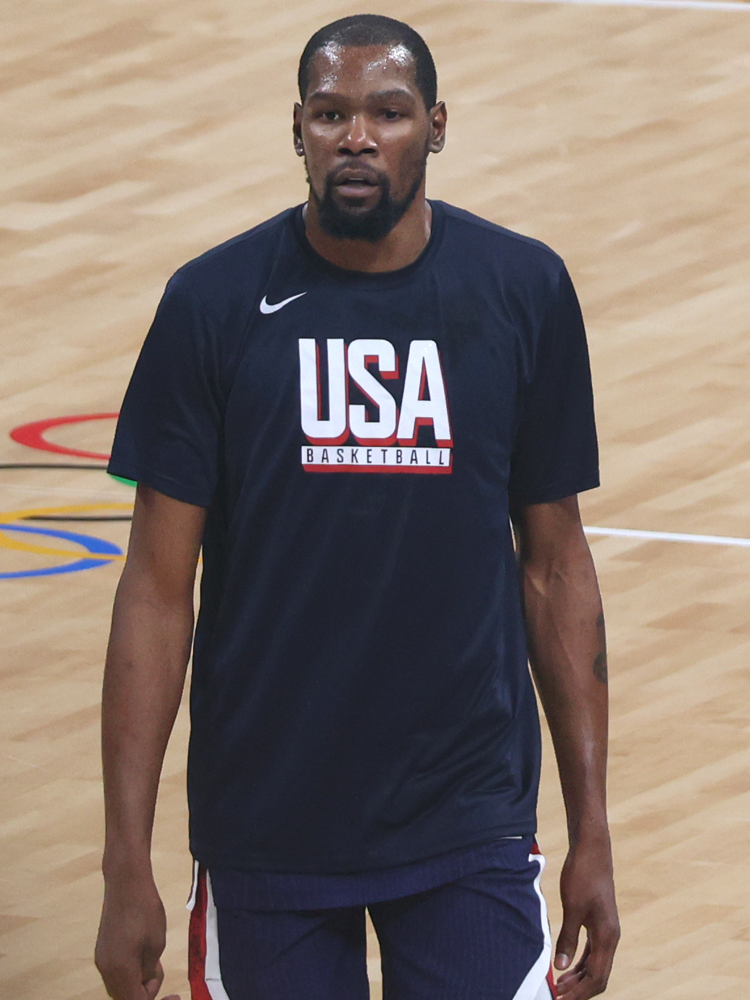 Kevin Durant portrait photo in game action